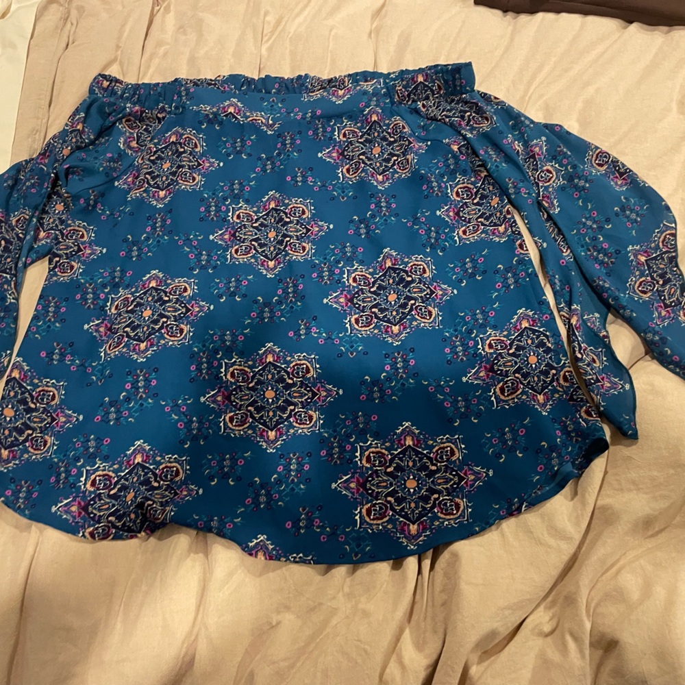 Renee C. Blue Patterned top split sleeves XL